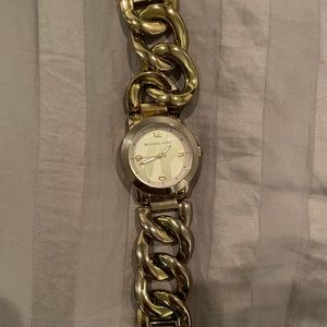 Michael Kors Watch Runway Mk3238
Rose Gold Case Steel Twist